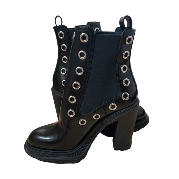 Alexander McQueen Women's Tread Grommet
Embellished Black Heel Boot Size 39.5 - Picture 6 of 16